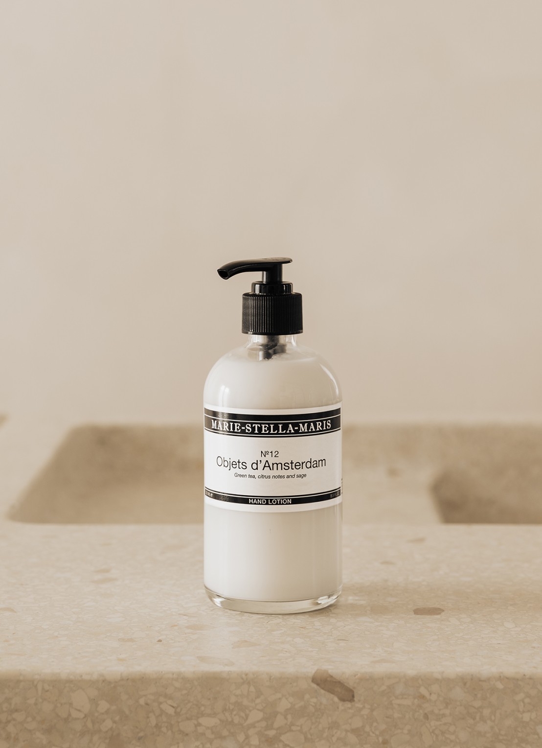 Marie-Stella-Maris No.12 Objets d' Amsterdam handlotion 250 ml - voorkant 3 wit