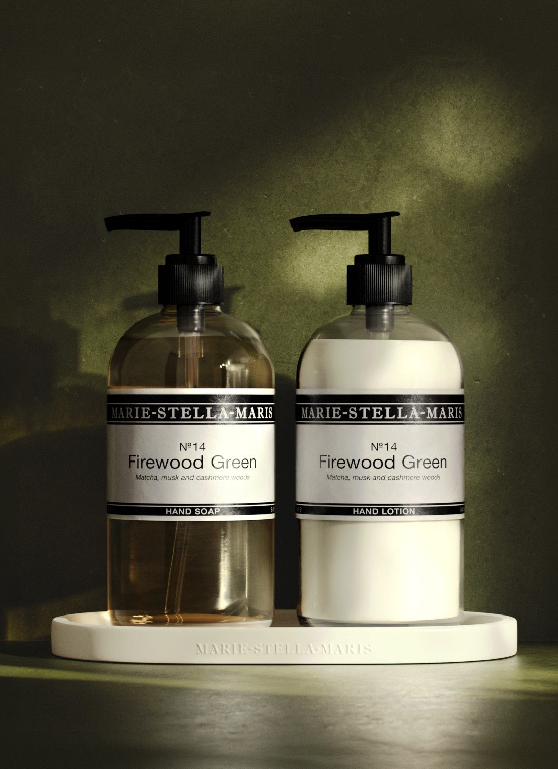 Marie-Stella-Maris No.14 Firewood Green handzeep handzeep en handlotion - verzorgingsset - voorkant 2 transparant