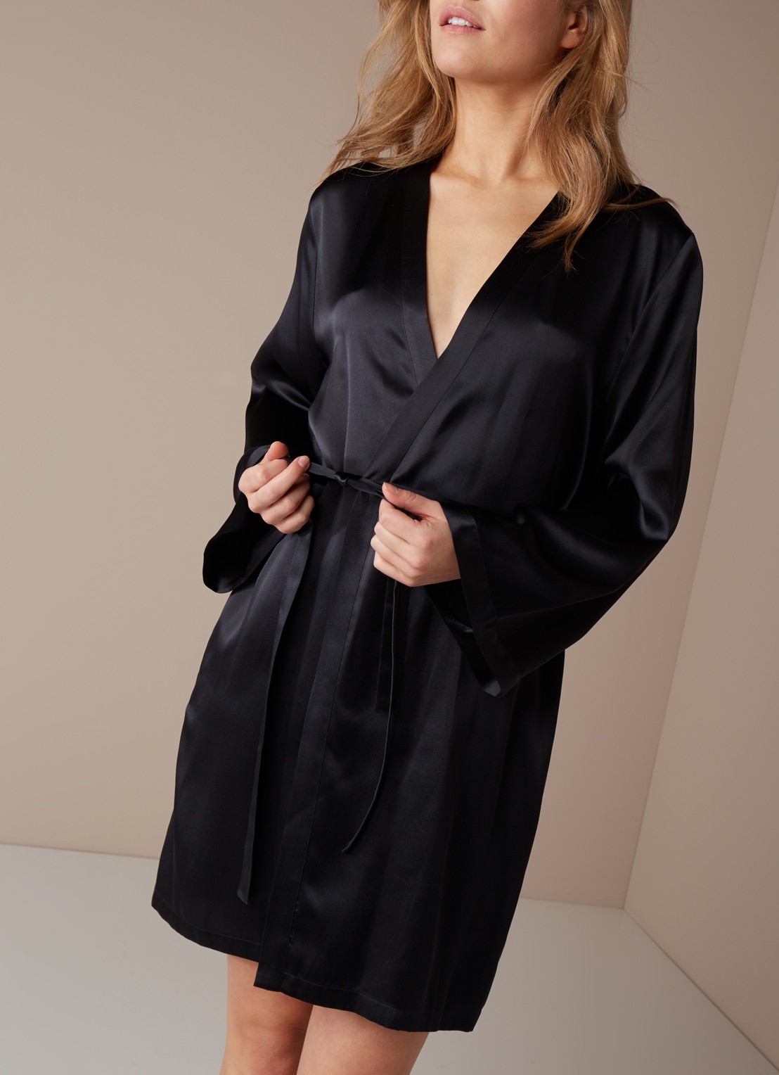 Marjolaine Kimono van zijde - detail 2 zwart