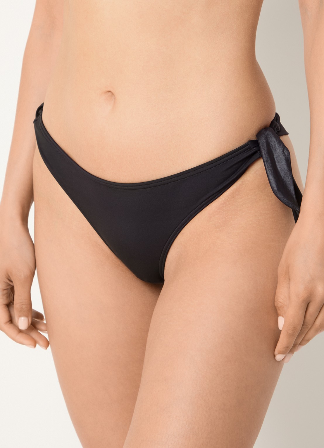 Marlies Dekkers Conchita tanga - detail 4 zwart