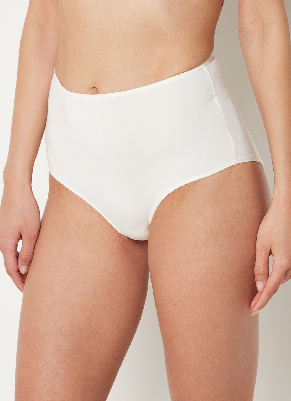 Marlies Dekkers Dame de Paris high waisted slip met opengewerkt detail - detail 2 gebroken wit