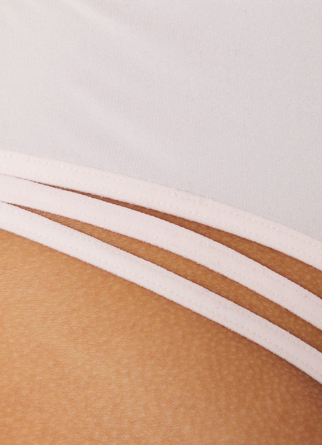 Marlies Dekkers Dame De Paris tanga met gekruiste banden - detail 5 lichtroze