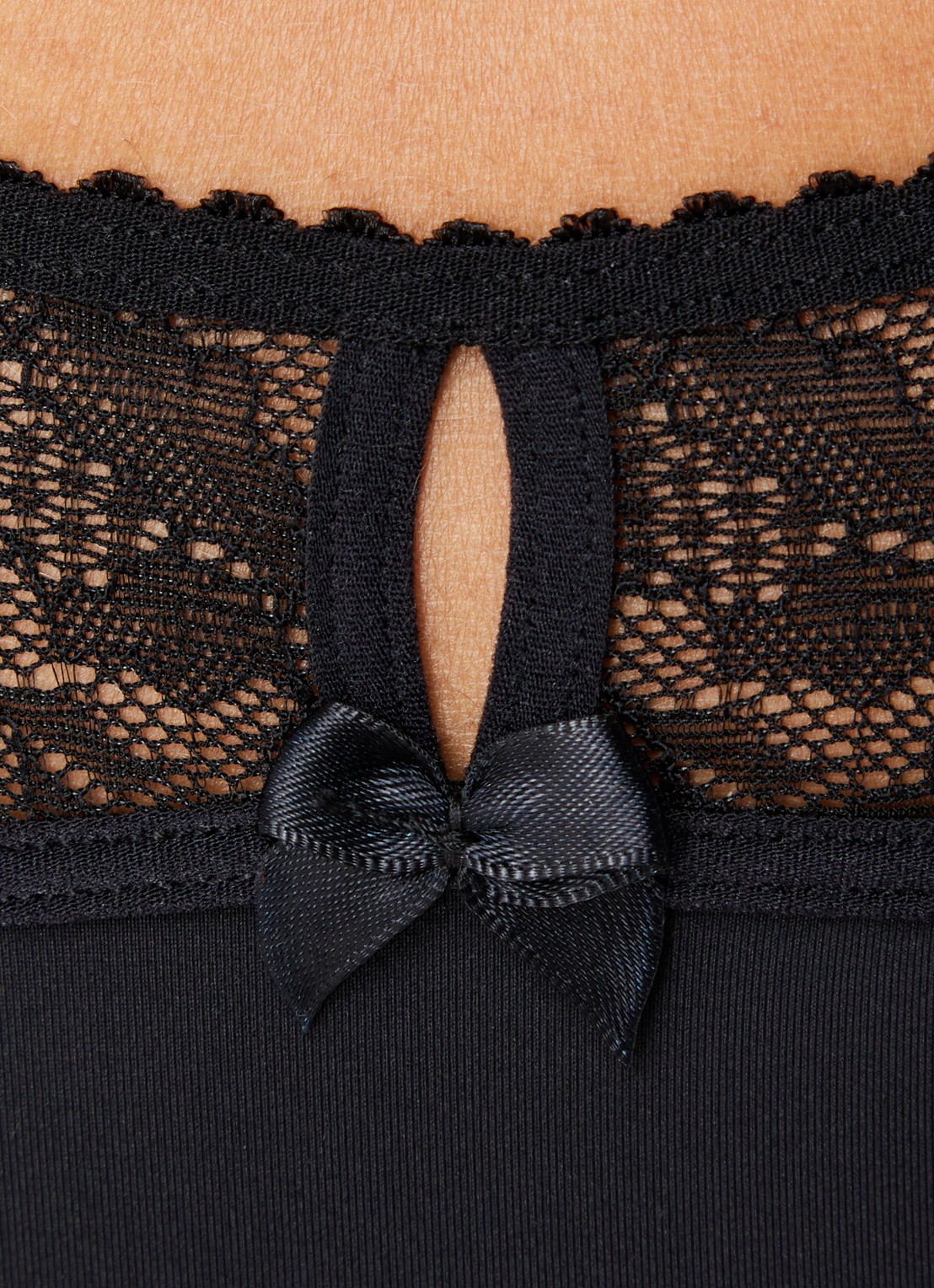 Marlies Dekkers Peekaboo tanga van kant - detail 5 zwart