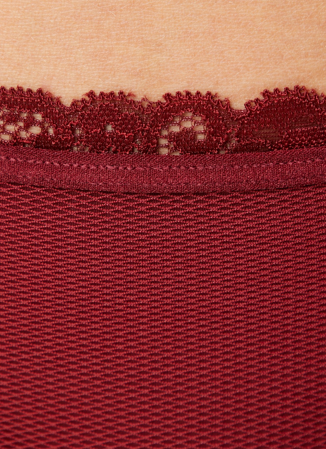 Marlies Dekkers Slip met overlay van mesh - detail 4 bordeauxrood
