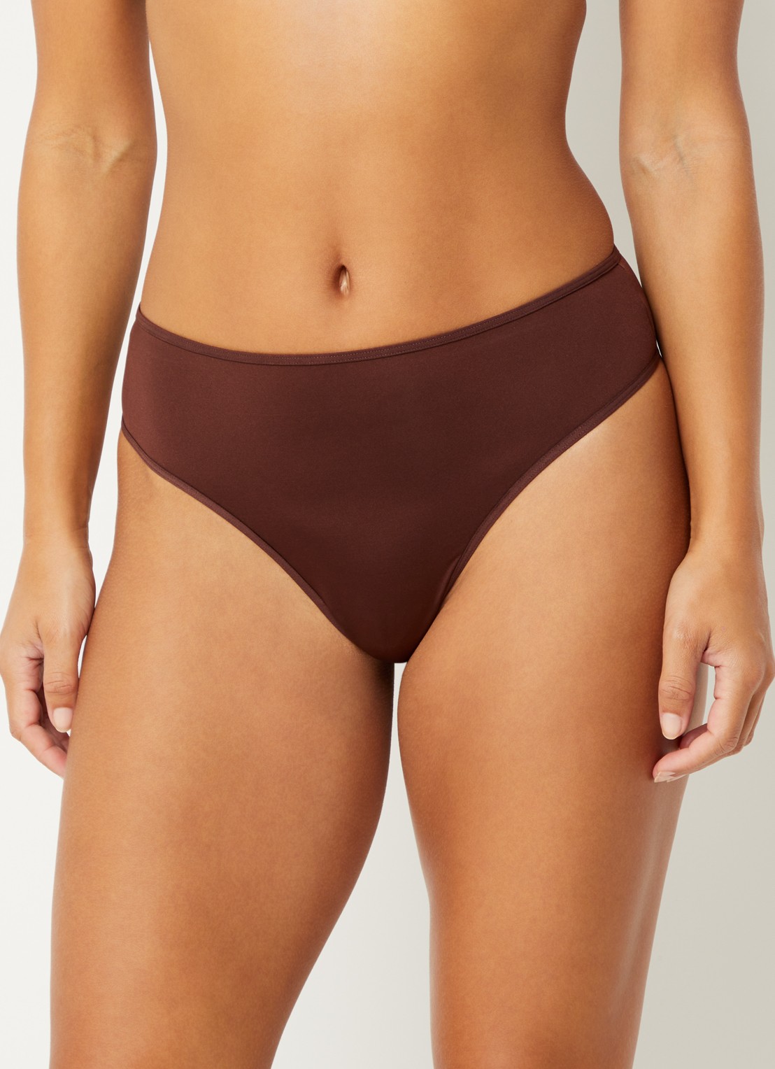 Marlies Dekkers String met overlay van kant - voorkant 2 bruin