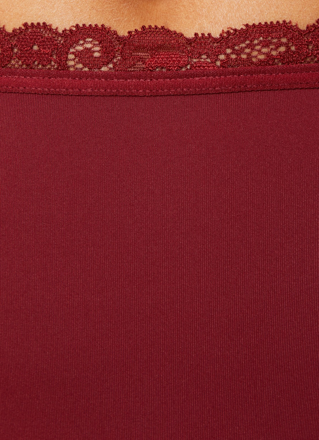 Marlies Dekkers String met overlay van mesh - detail 2 bordeauxrood