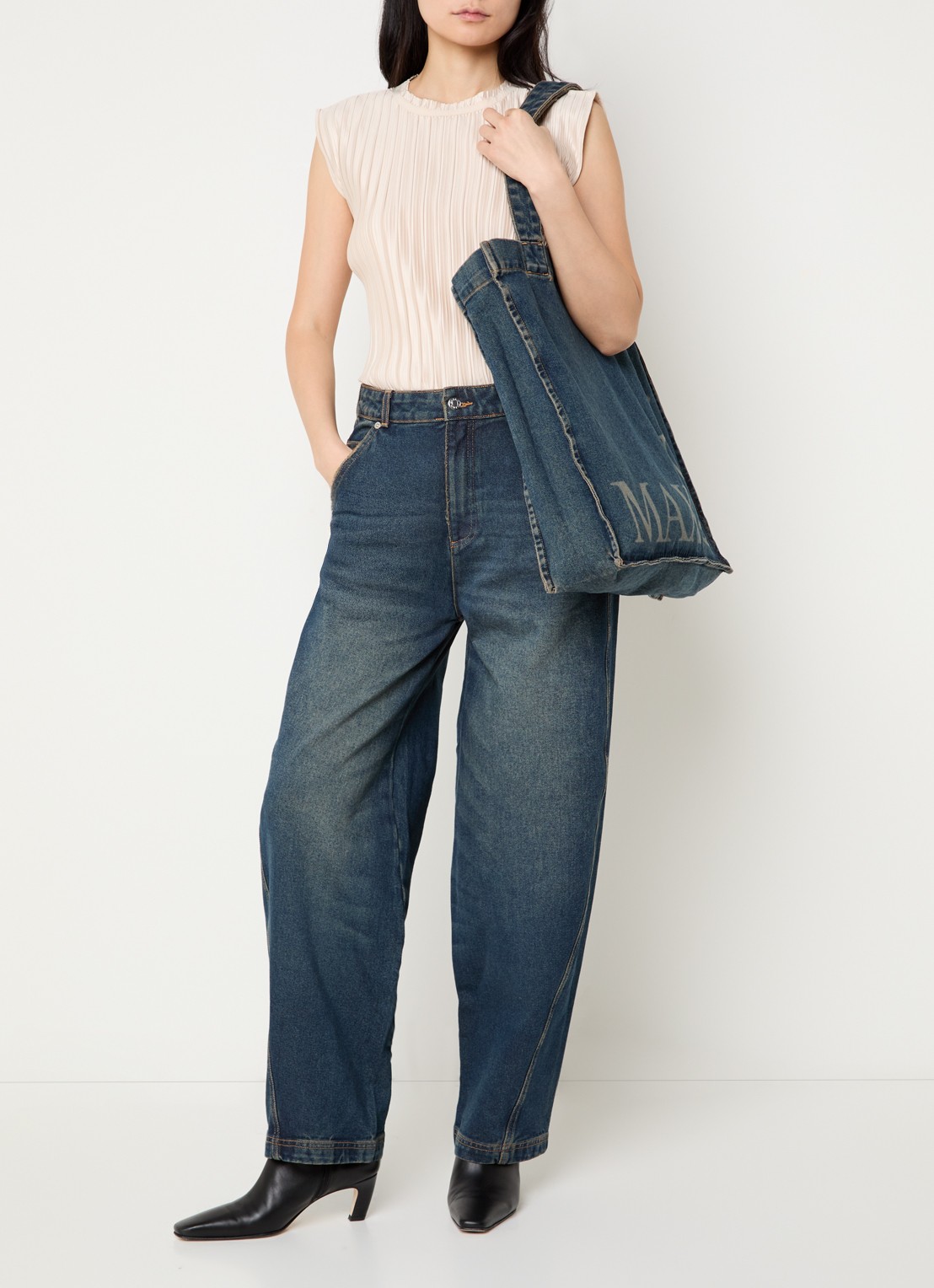 Max & Co High waist balloon fit jeans met donkere wassing en schoudertas - voorkant 5 indigo