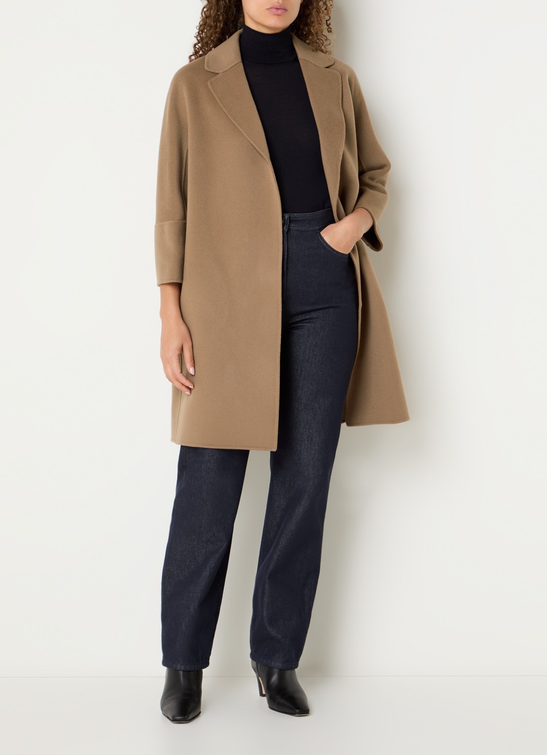 Max Mara Arona mantel van scheerwol met steekzakken en strikceintuur - voorkant 3 camel