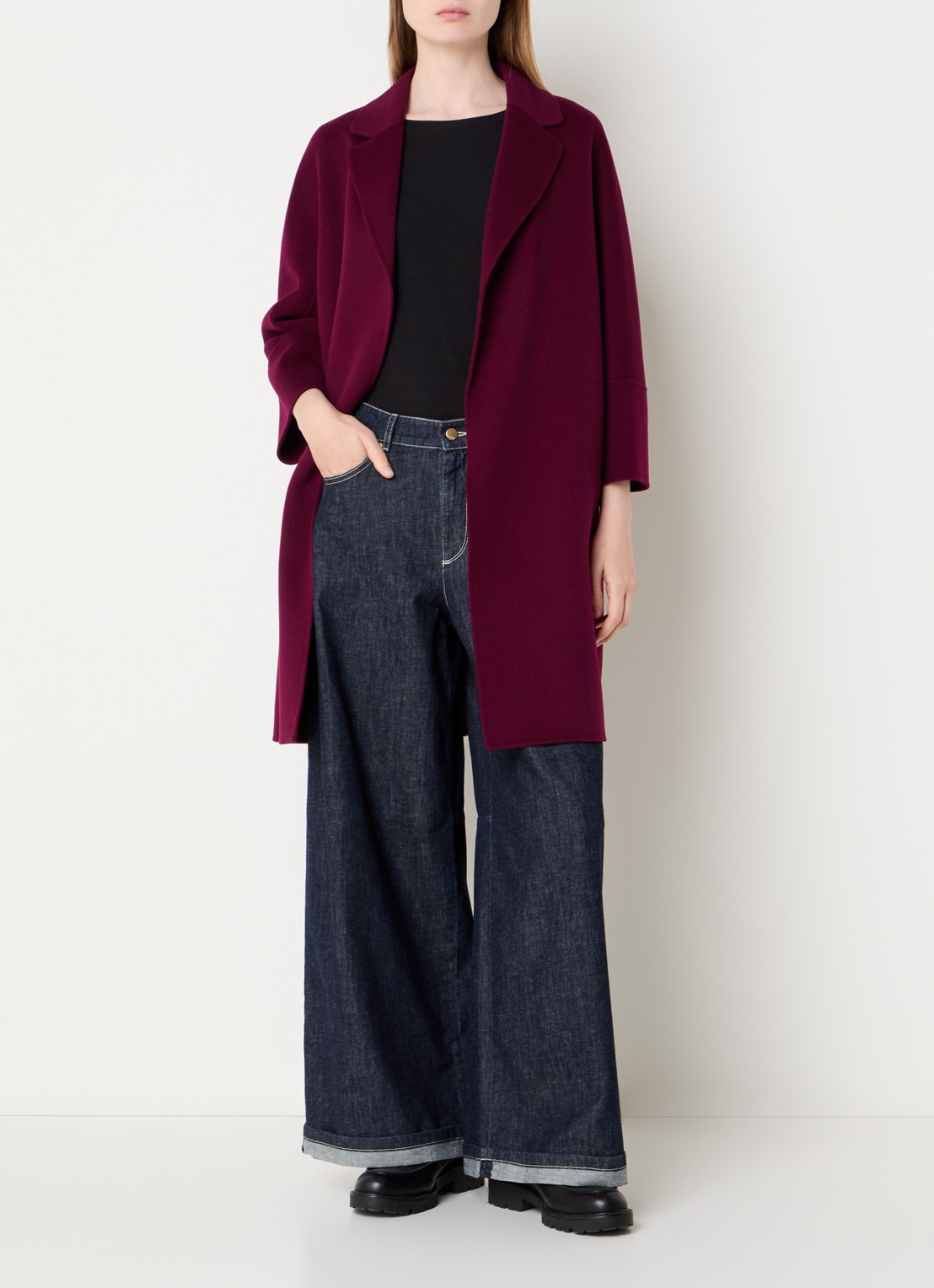 Max Mara Arona mantel van scheerwol met steekzakken en strikceintuur - voorkant 3 bordeauxrood