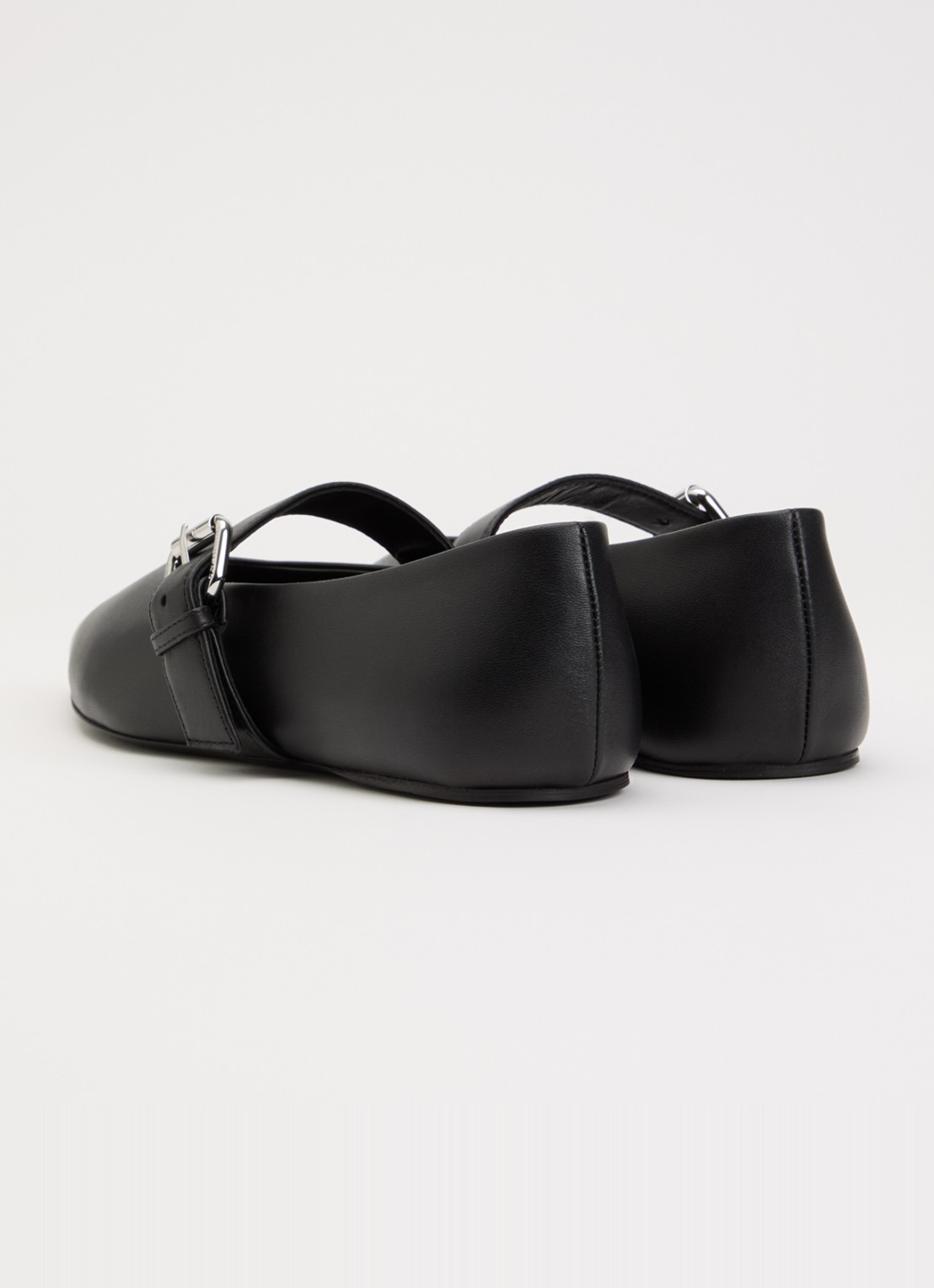Max Mara Ballerina van kalfsleer met gespdetail - achterkant 2 zwart