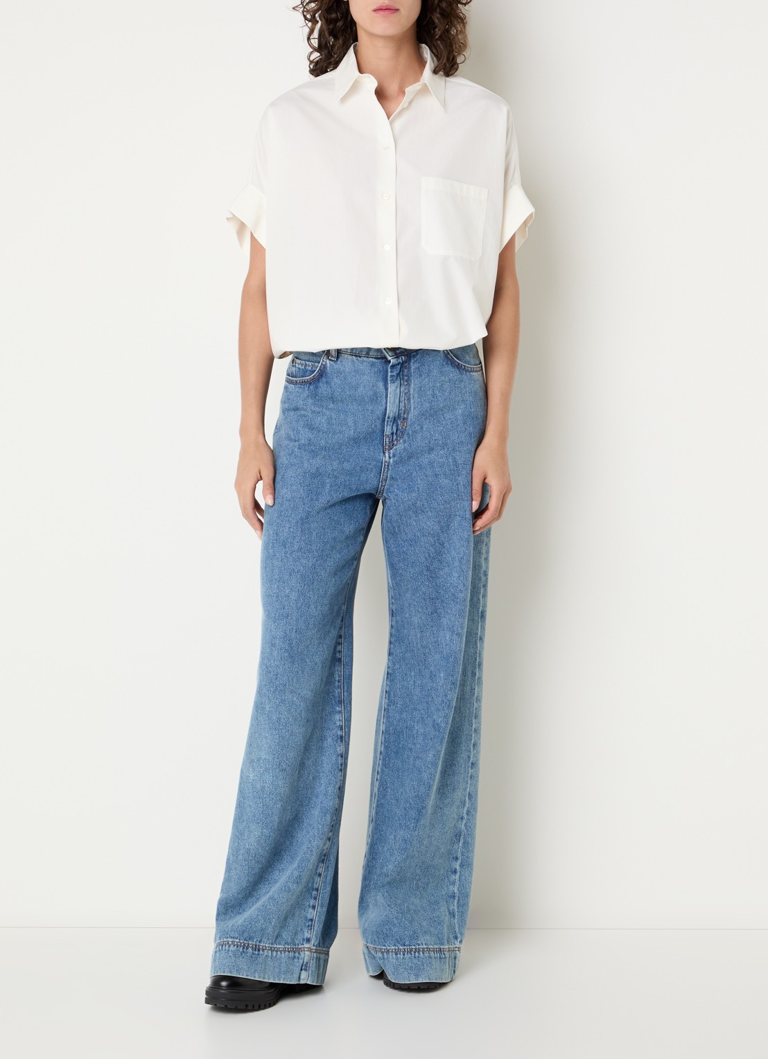 Max Mara Blouse met backprint en borstzak - voorkant 4 gebroken wit