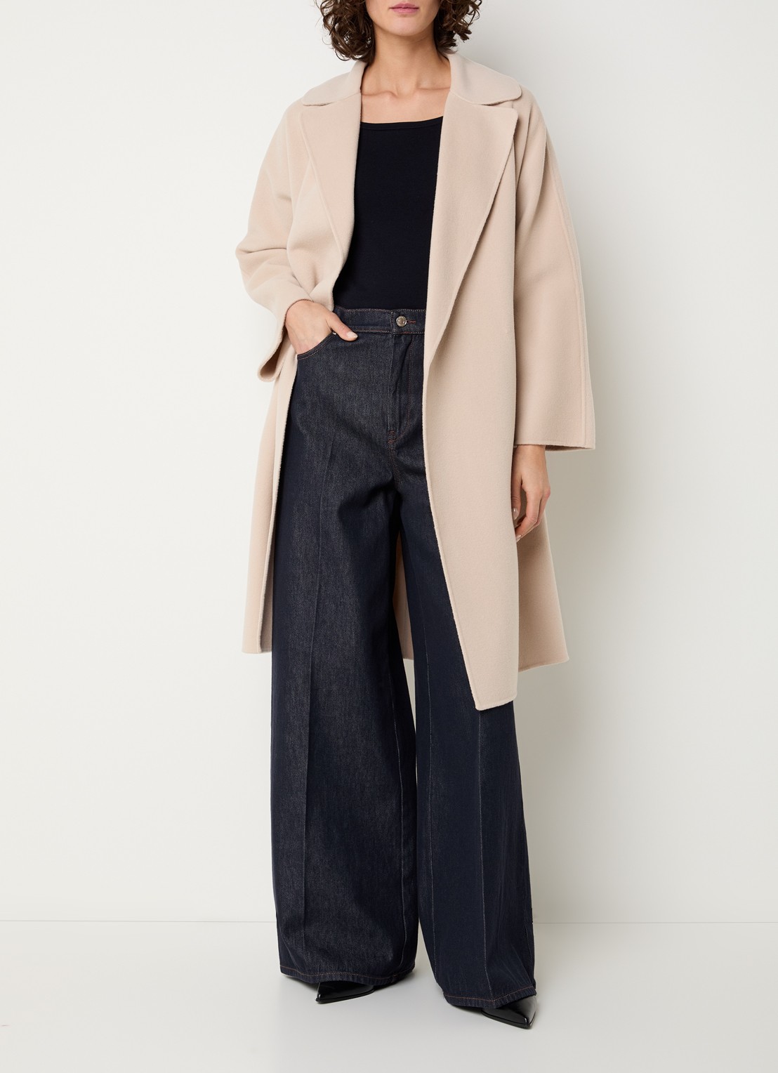 Max Mara Civada mantel in wolblend met steekzakken - voorkant 3 zand