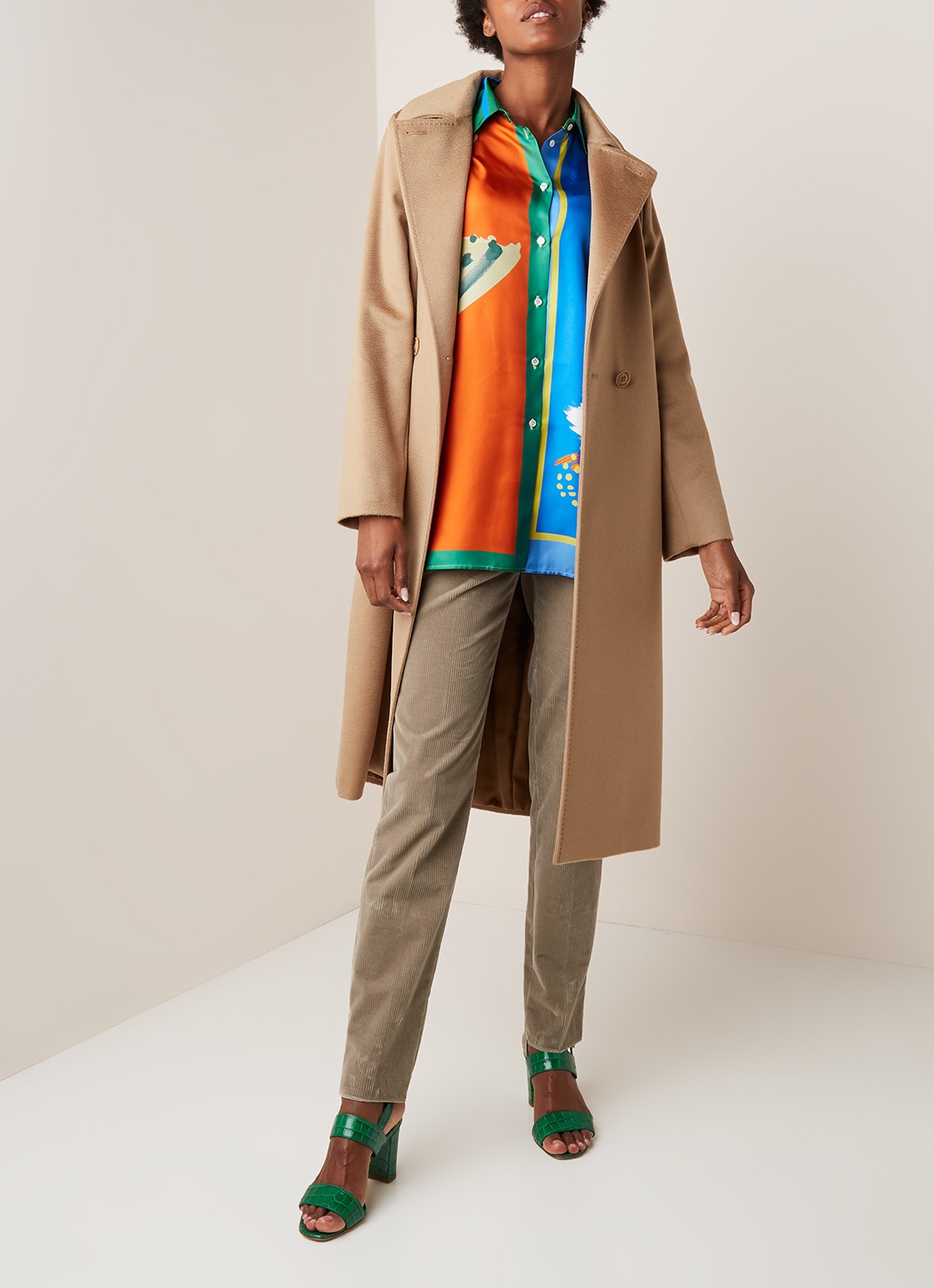 Max Mara Collage mantel in wolblend met strikceintuur - voorkant 2 camel