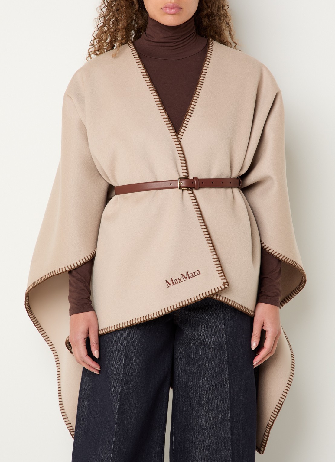 Max Mara Colomba cape van wol met ceintuur - detail 4 zand