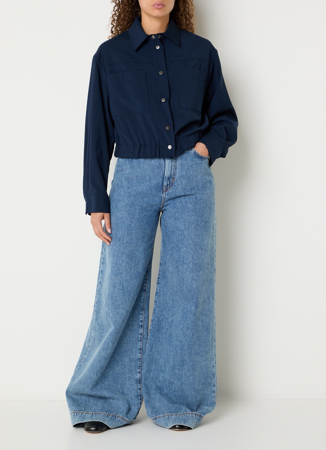 Max Mara Decano cropped jack van scheerwol met opgestikte zakken - voorkant 3 donkerblauw