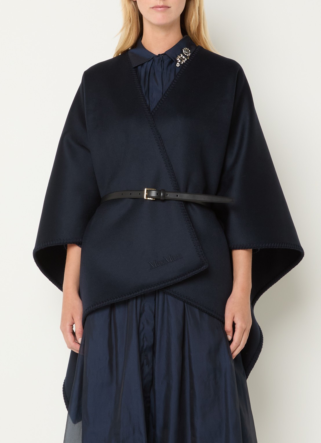 Max Mara Fijngebreide poncho in wolblend - detail donkerblauw