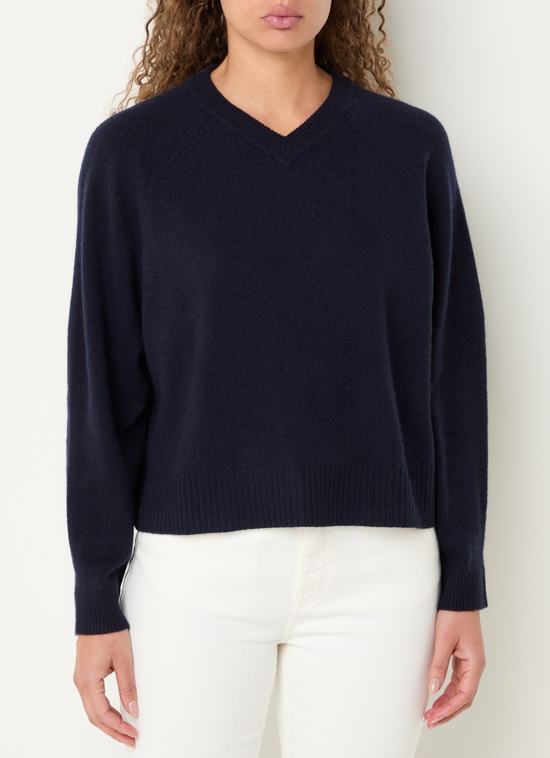 Max Mara Fijngebreide trui van kasjmier met ronde hals - detail donkerblauw