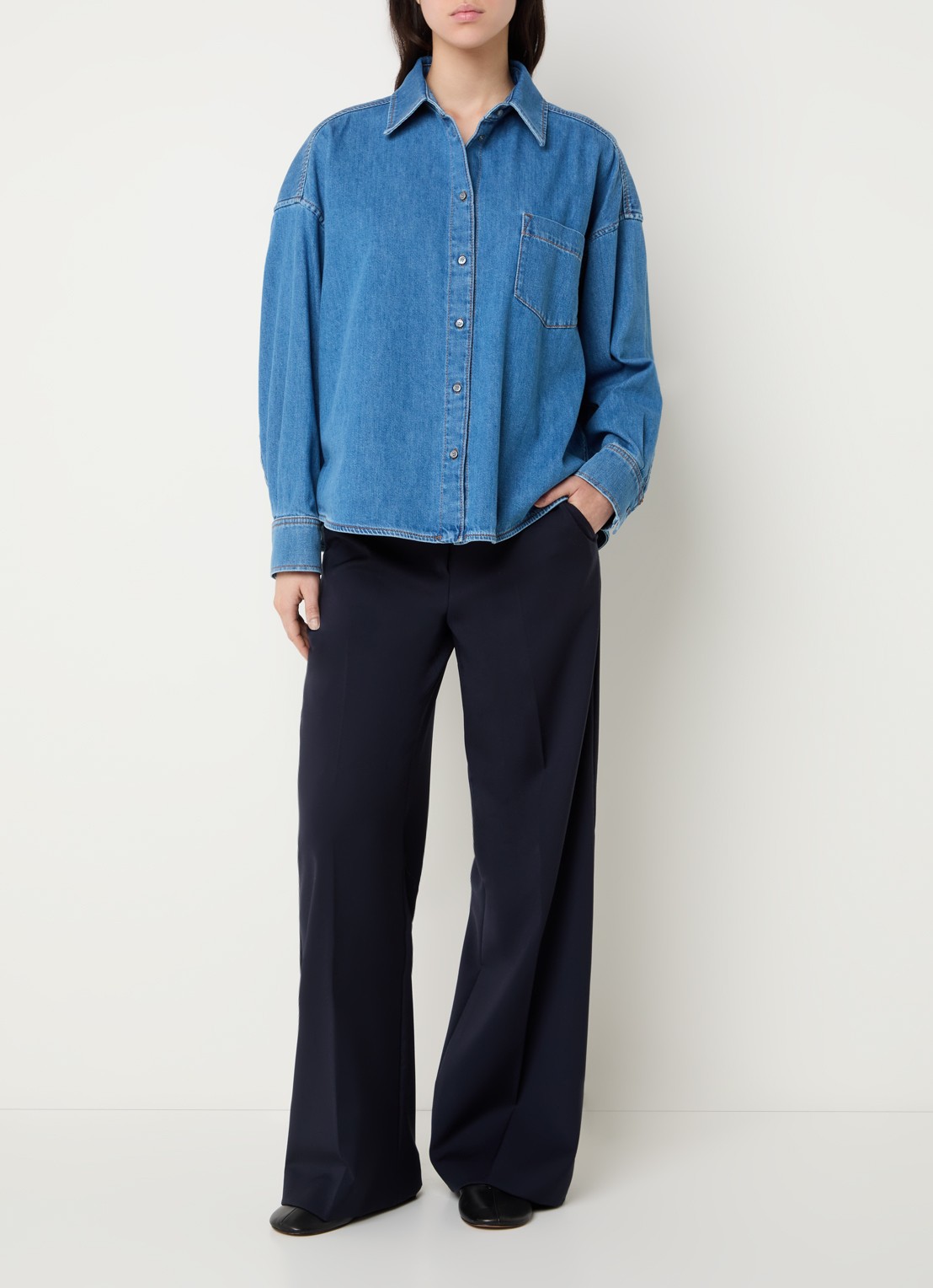 Max Mara Foggia blouse van denim met borstzak - voorkant 4 lichtblauw