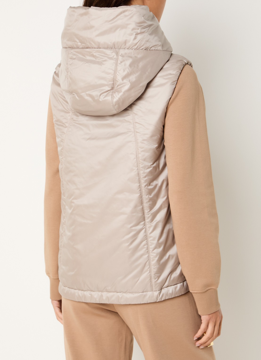 Max Mara Greengo gewatteerde bodywarmer met capuchon en waterafstotende coating - achterkant beige