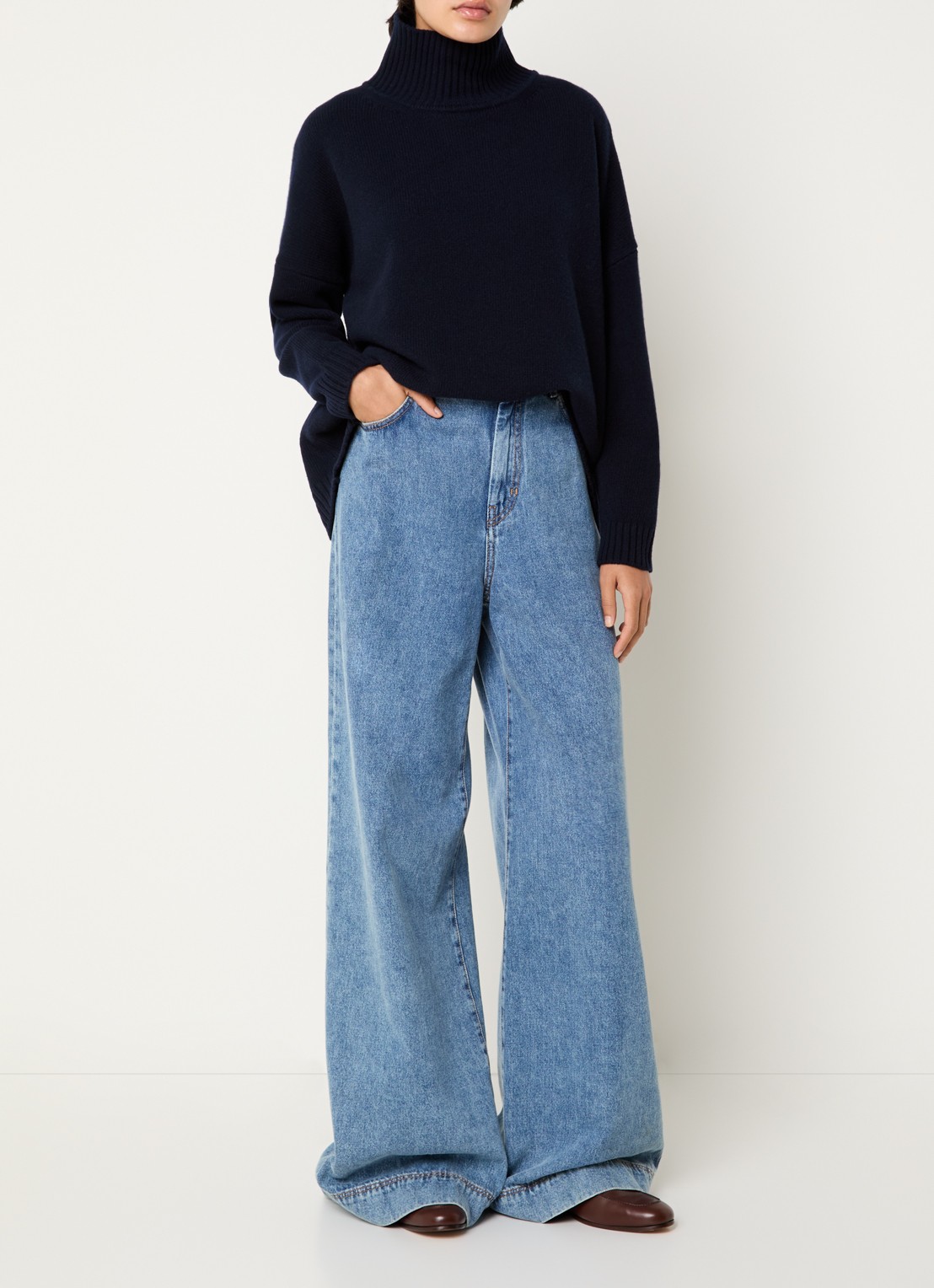 Max Mara Grofgebreide trui van wol met col - voorkant 2 donkerblauw