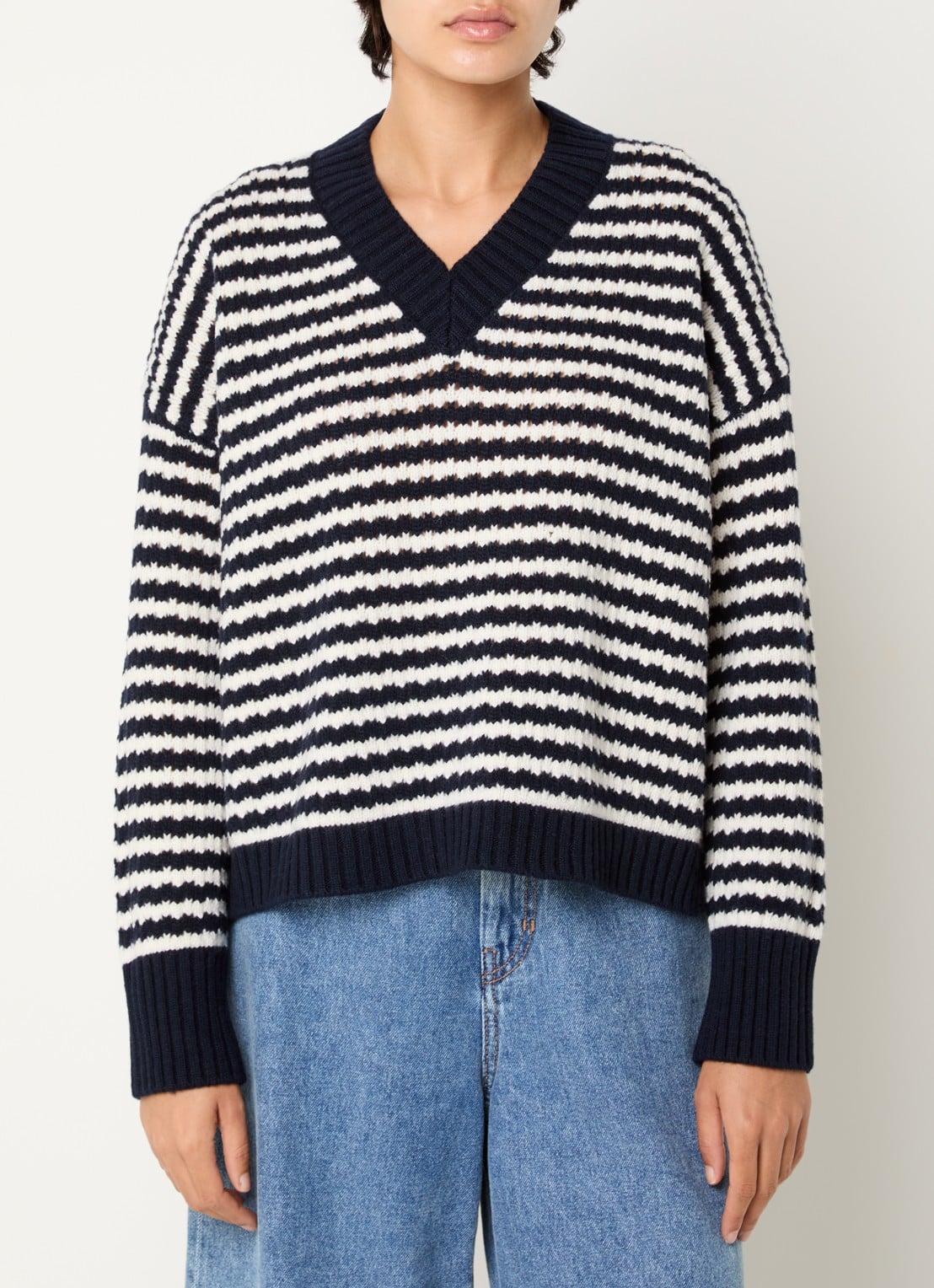 Max Mara Grofgebreide trui van wol met streepprint - detail 4 donkerblauw