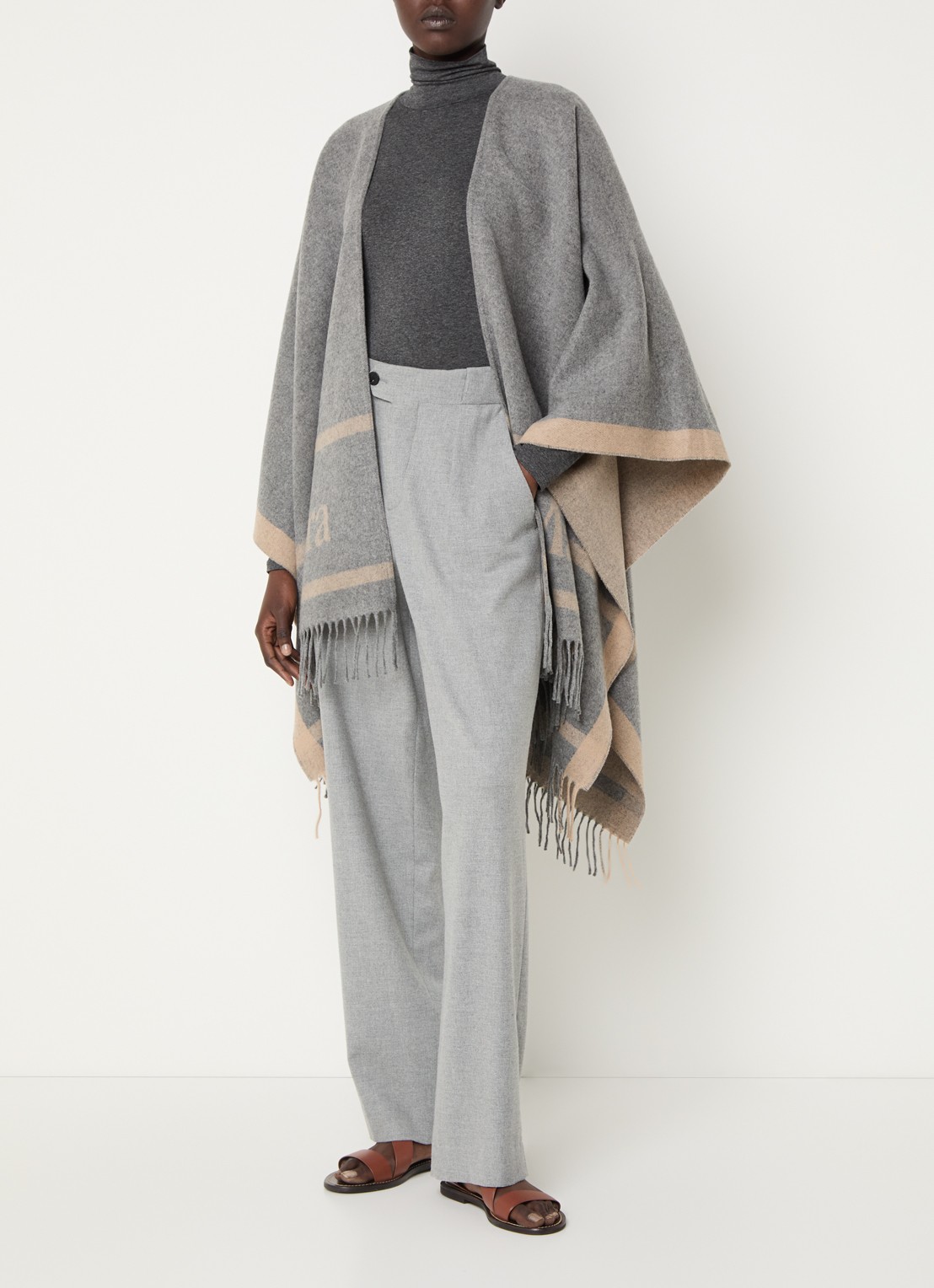 Max Mara Hilde poncho van wol met logoprint en franjes - voorkant 3 grijsmele