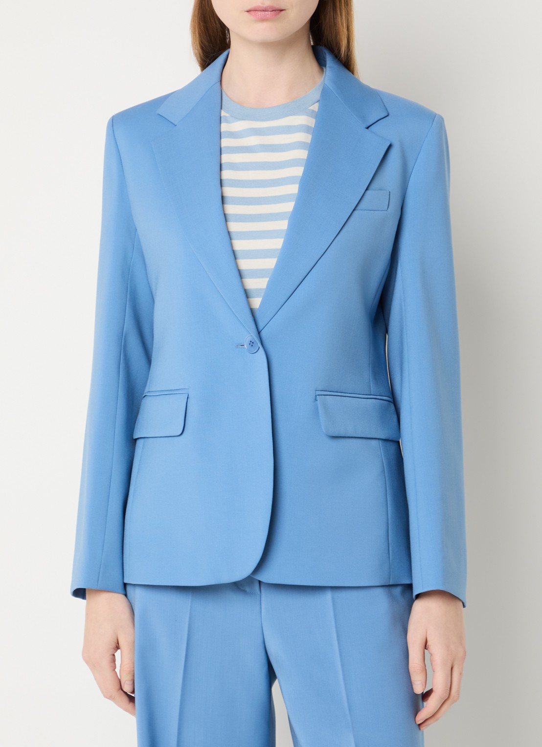 Max Mara Lamine blazer van scheerwol met schoudervulling en klepzakken - detail 3 lichtblauw