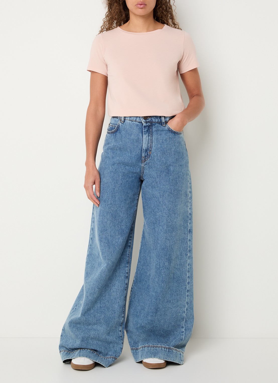 Max Mara Multib T-shirt met ronde hals - voorkant 3 lichtroze