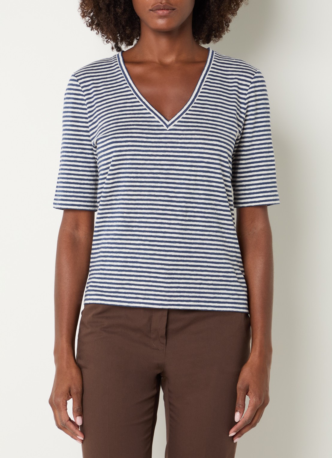 Max Mara Opzione T-shirt van linnen met V-hals - detail 2 donkerblauw
