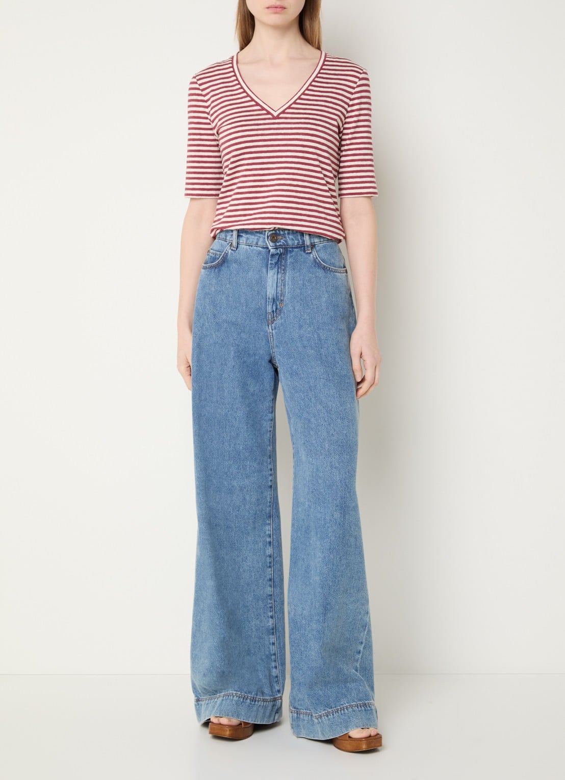 Max Mara Opzione T-shirt van linnen met V-hals - voorkant 4 kersenrood