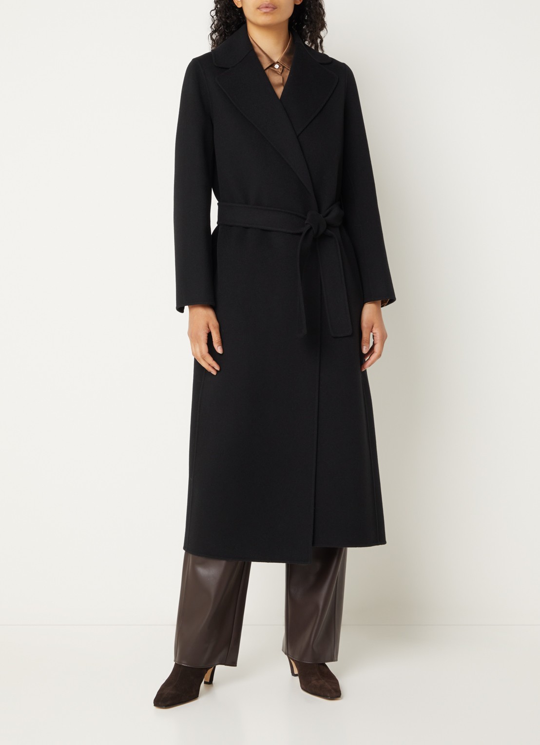 Max Mara Poldo mantel van scheerwol met steekzakken en strikceintuur - detail zwart