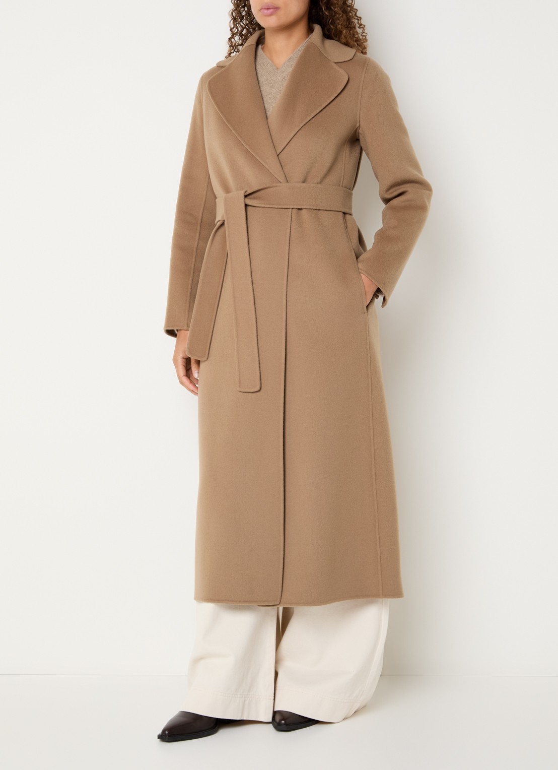 Max Mara Poldo mantel van scheerwol met steekzakken en strikceintuur - detail camel