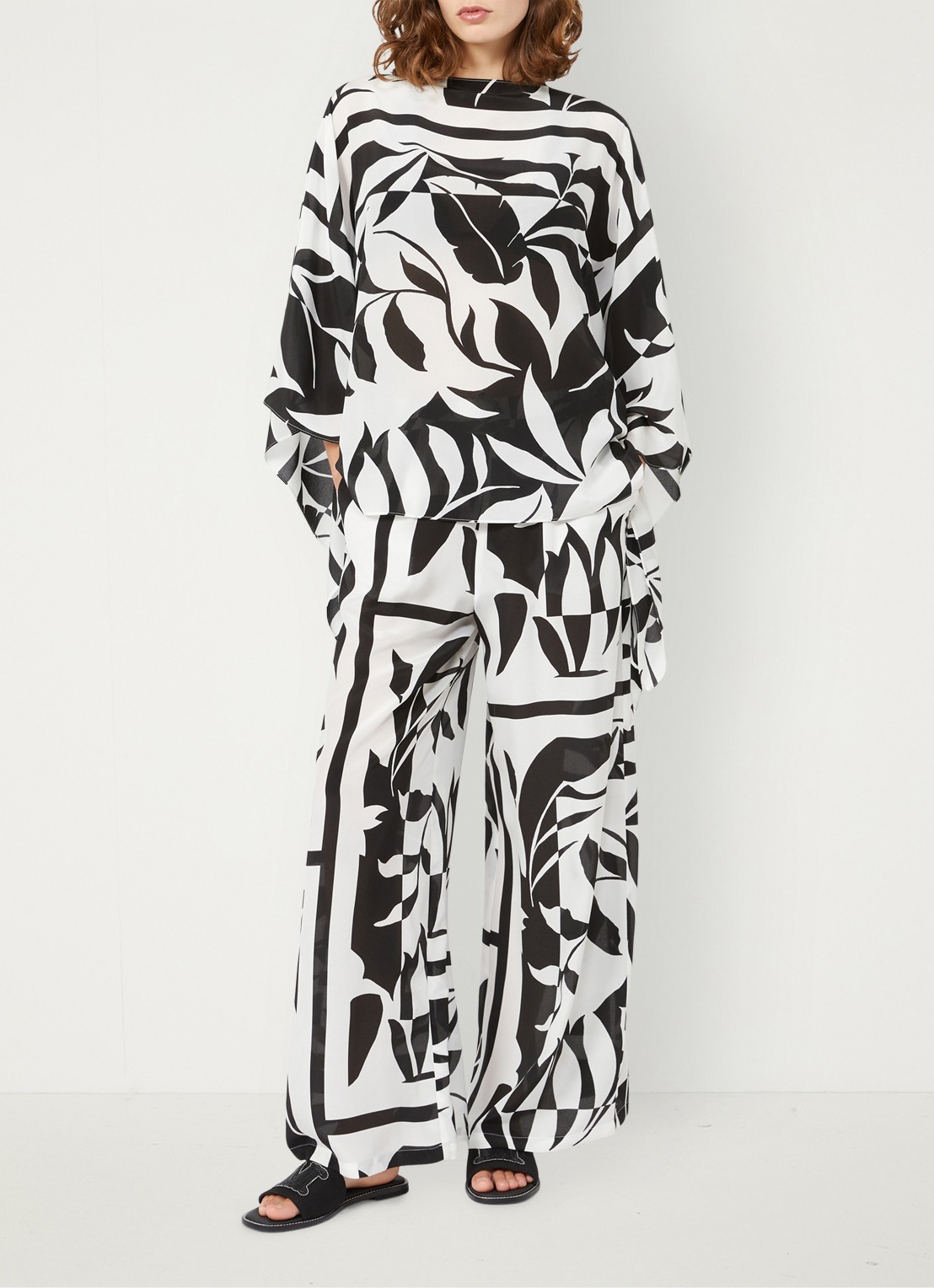 Max Mara Poncho met bloemenprint - voorkant 3 zwart