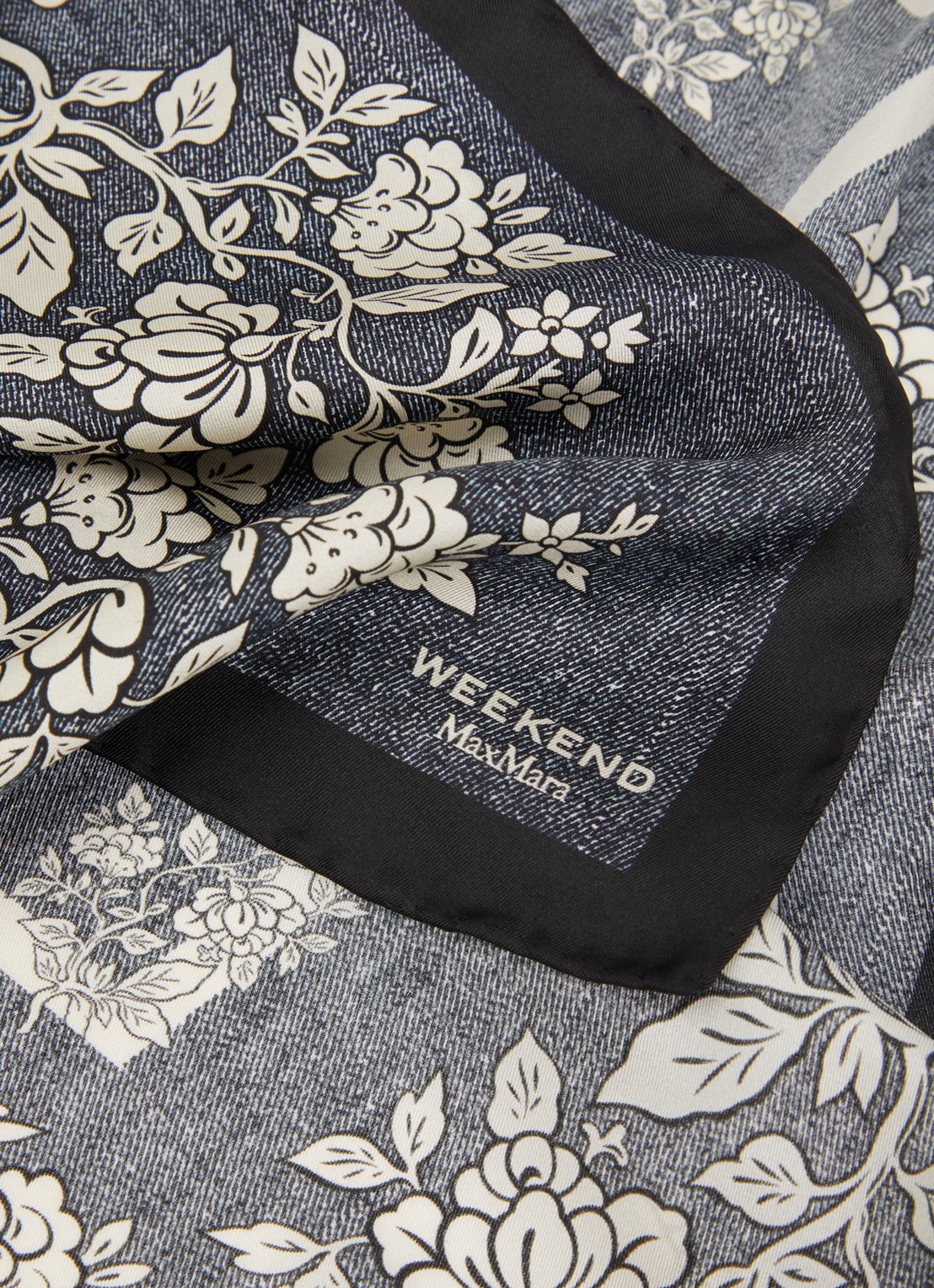 Max Mara Siam sjaal van zijde met bloemenprint 65 x 65 cm - detail 2 indigo
