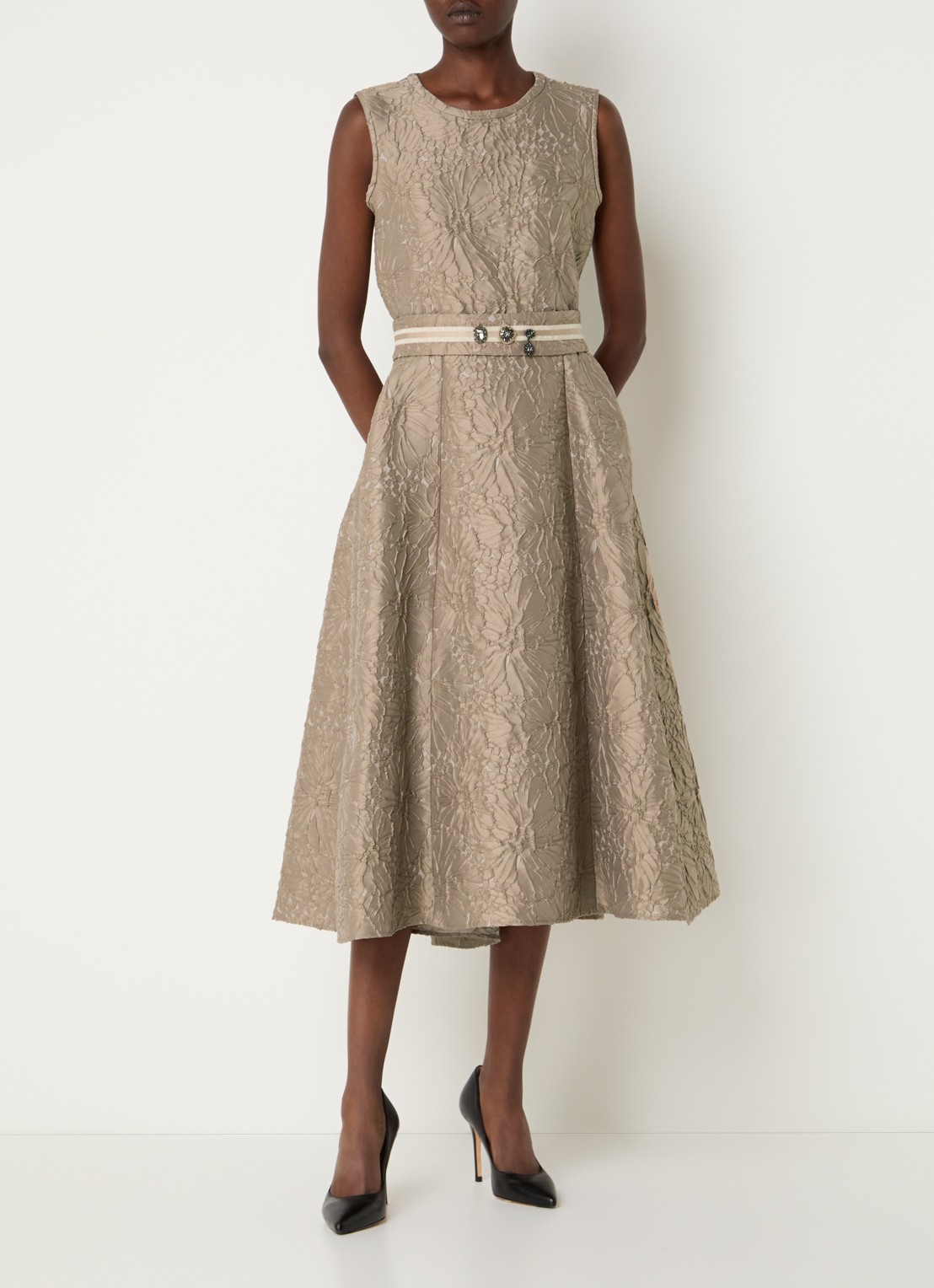 Max Mara Skipper midi jurk met bloemborduring en ceintuur - detail 2 donkerbeige