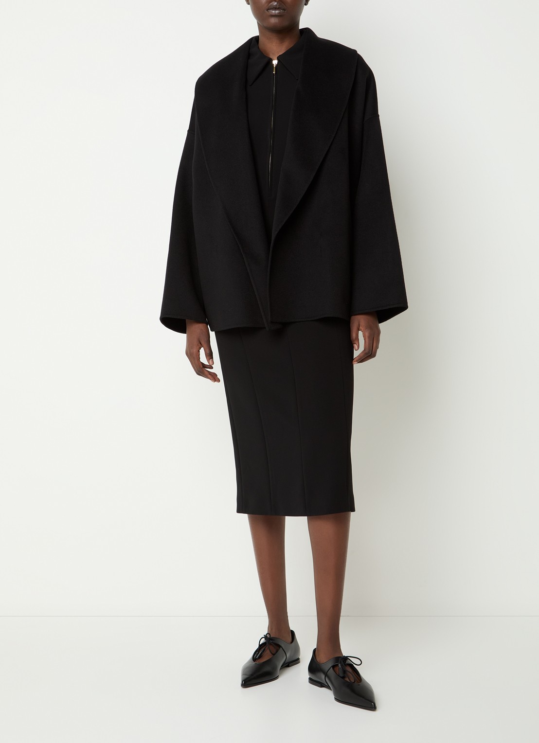 Max Mara Sughero mantel in kasjmierblend met ceintuur en steekzakken - voorkant 3 zwart