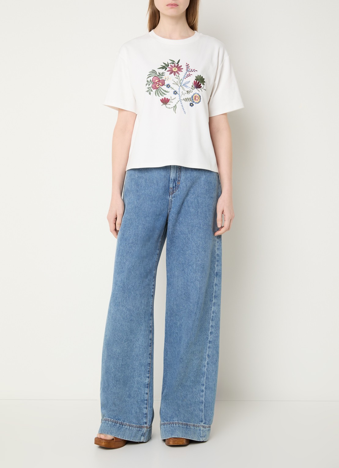 Max Mara T-shirt met borduring - voorkant 3 wit