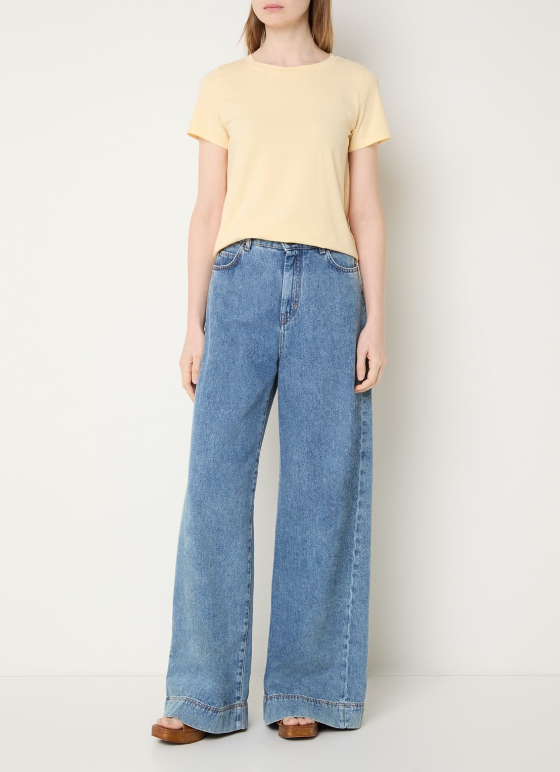 Max Mara T-shirt met ronde hals - voorkant 4 lichtgeel
