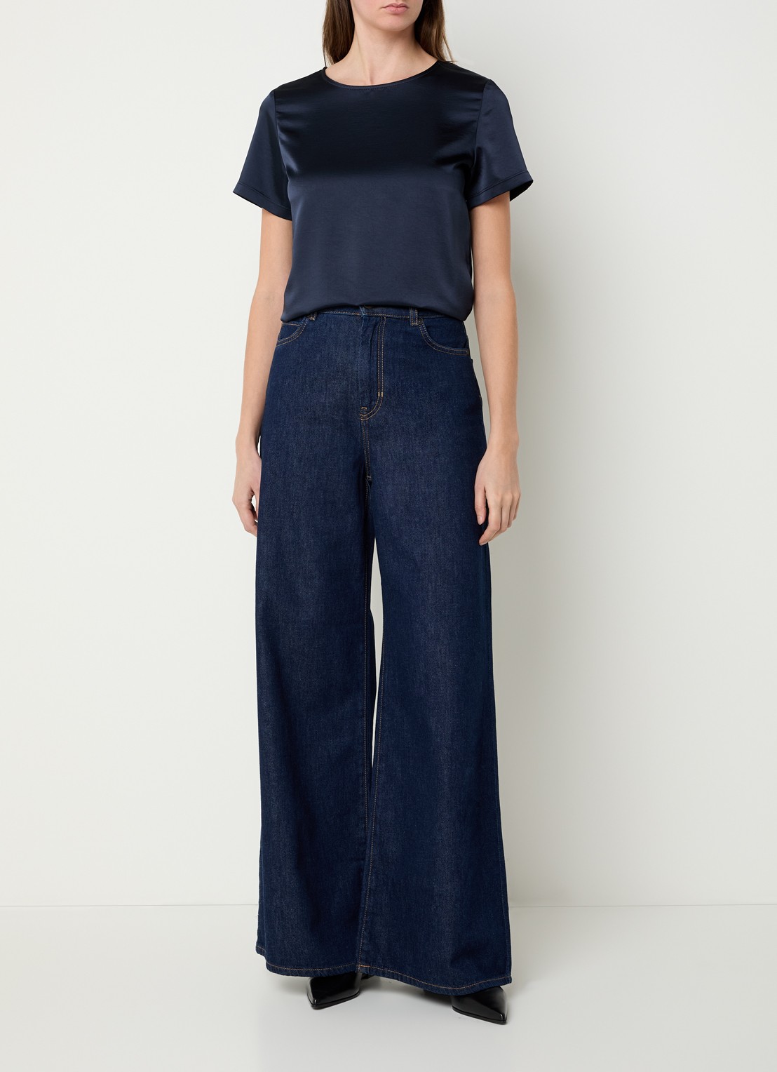 Max Mara Top van satijn met ronde hals - voorkant 3 donkerblauw