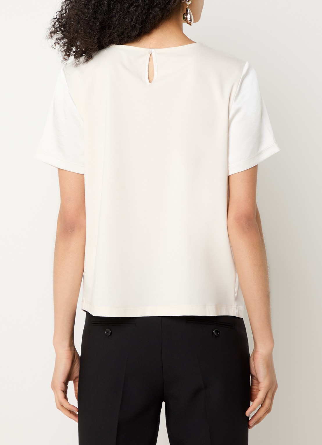 Max Mara Top van satijn met ronde hals - achterkant creme