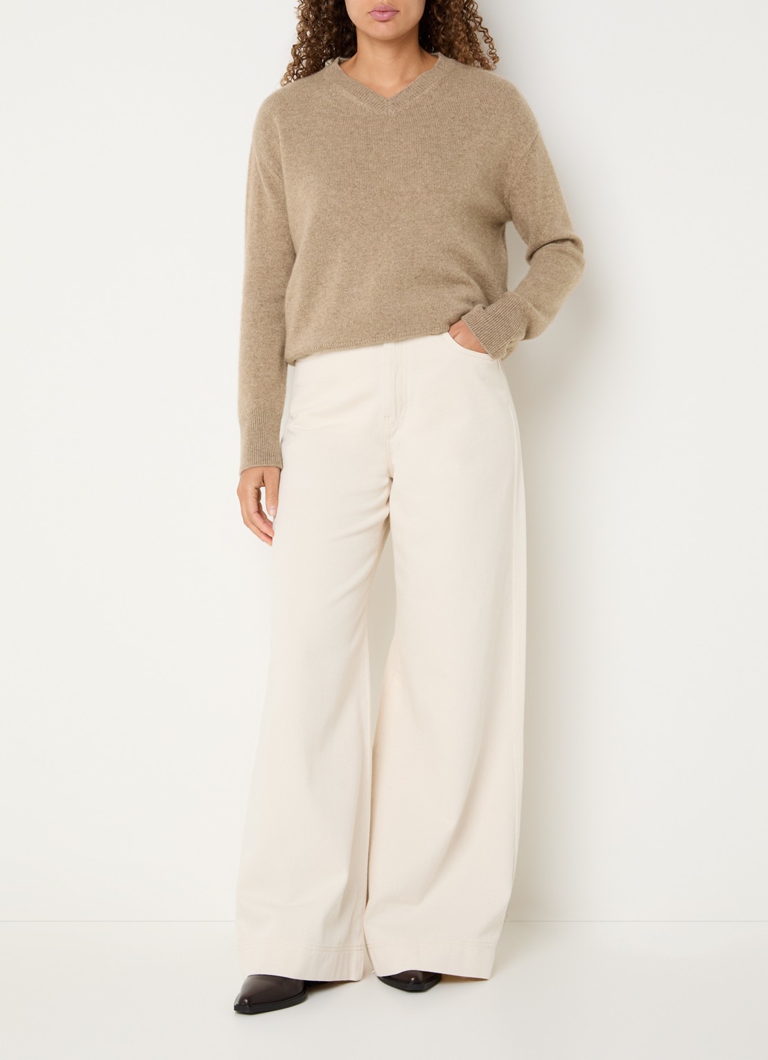 MaxMara Fijngebreide trui van kasjmier - voorkant 2 donkerbeige