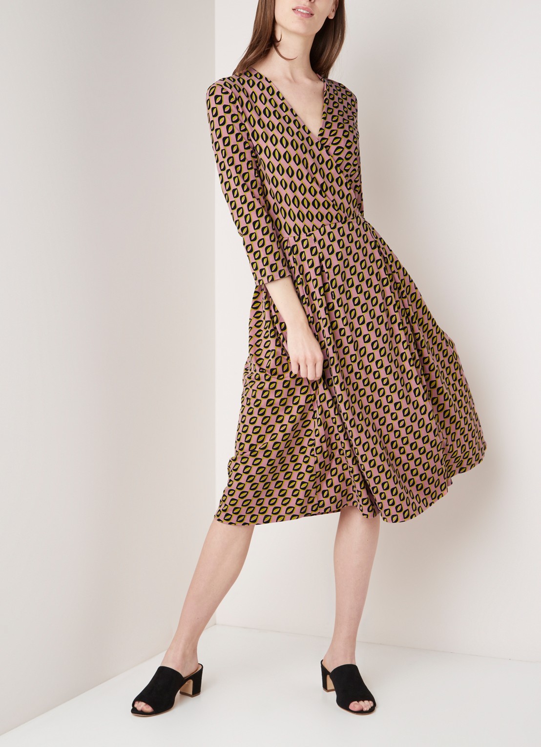 MaxMara Midi jurk van jersey met overslag en grafisch dessin - voorkant 4 roze