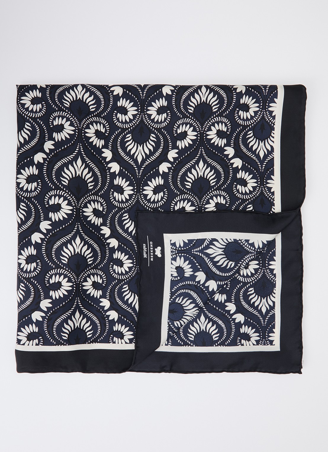 MaxMara Onesto sjaal van zijde met paisley dessin 90 x 90 cm - voorkant 5 donkerblauw