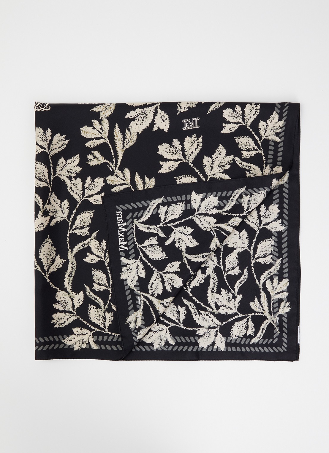 MaxMara Sjaal van zijde 89 x 89 cm - voorkant zwart