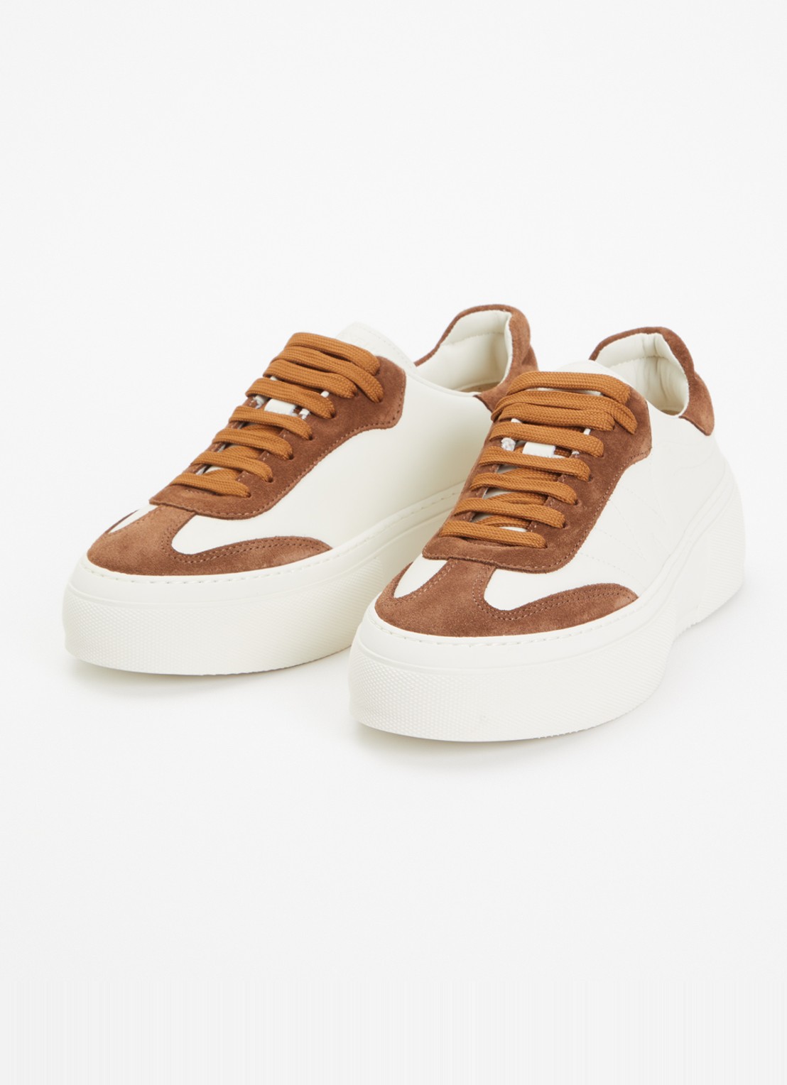 MaxMara Sneaker van leer met details van suède - detail hazelnootbruin