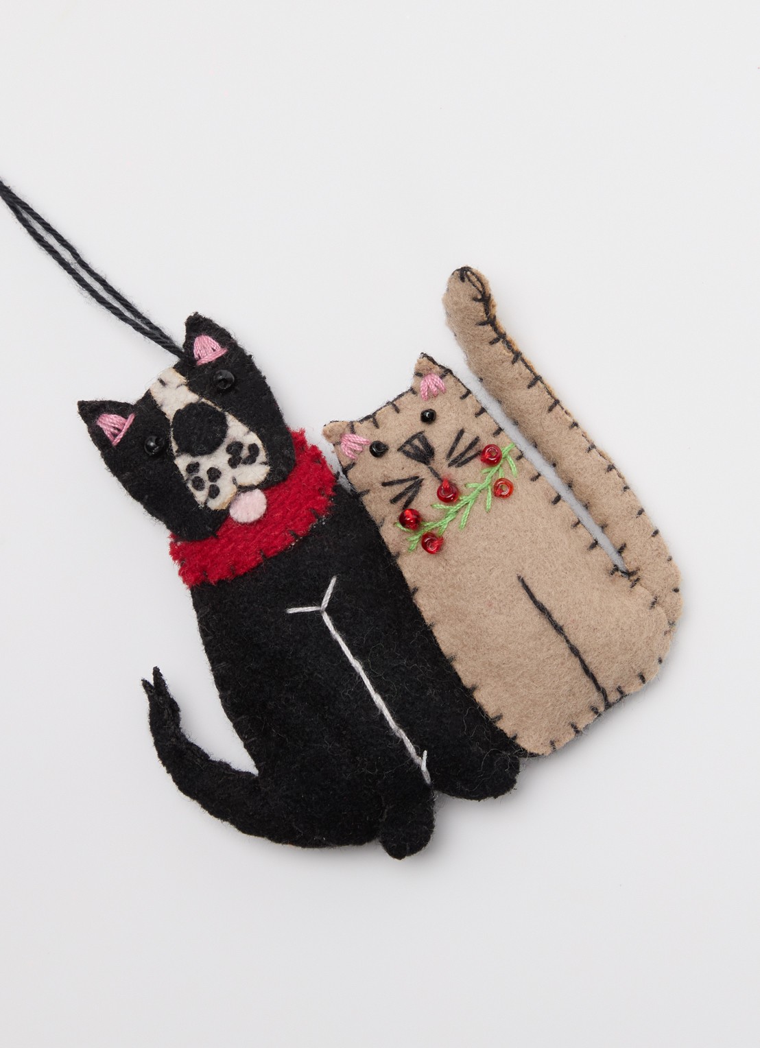 Meander Hond met kat kersthanger 8,5 cm - detail zwart