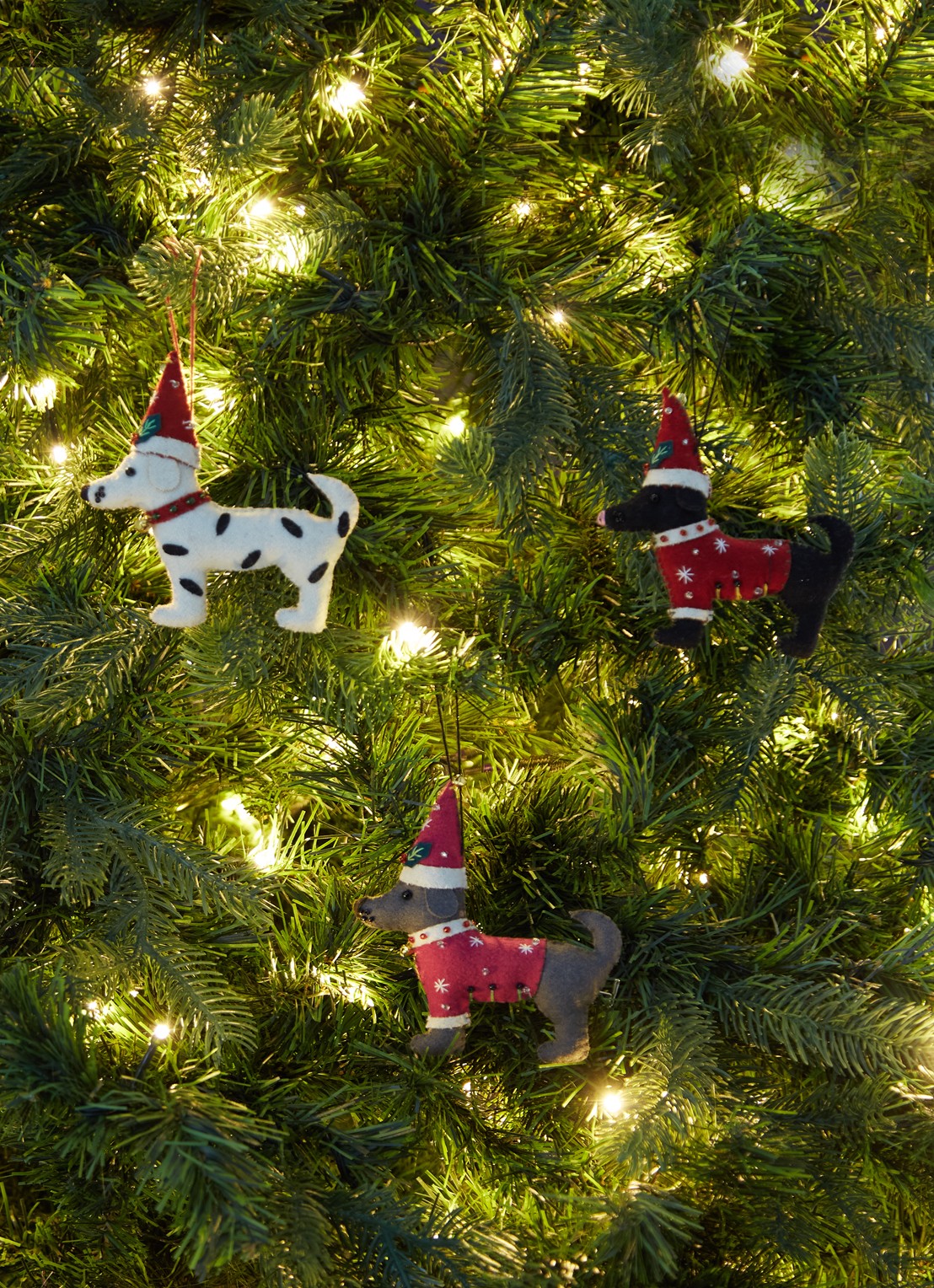Meander Hond met kerstmuts kersthanger 13 cm - voorkant 3 donkerroze