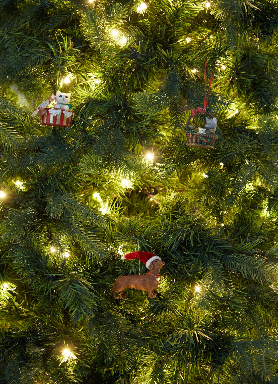 Meander Hond met kerstmuts kersthanger 7 cm - voorkant 2 bruin