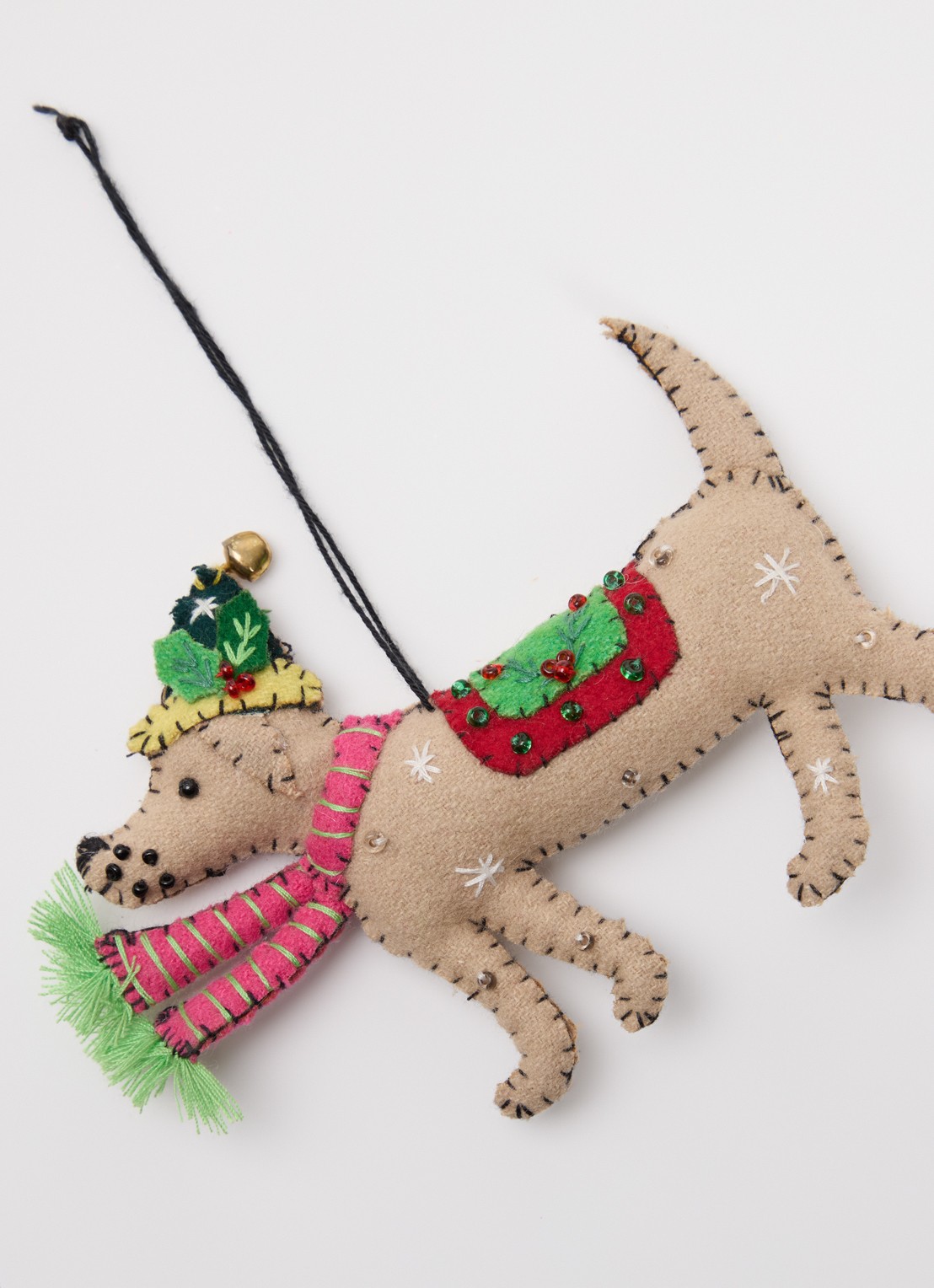 Meander Hond met muts kersthanger 10 cm - detail beige