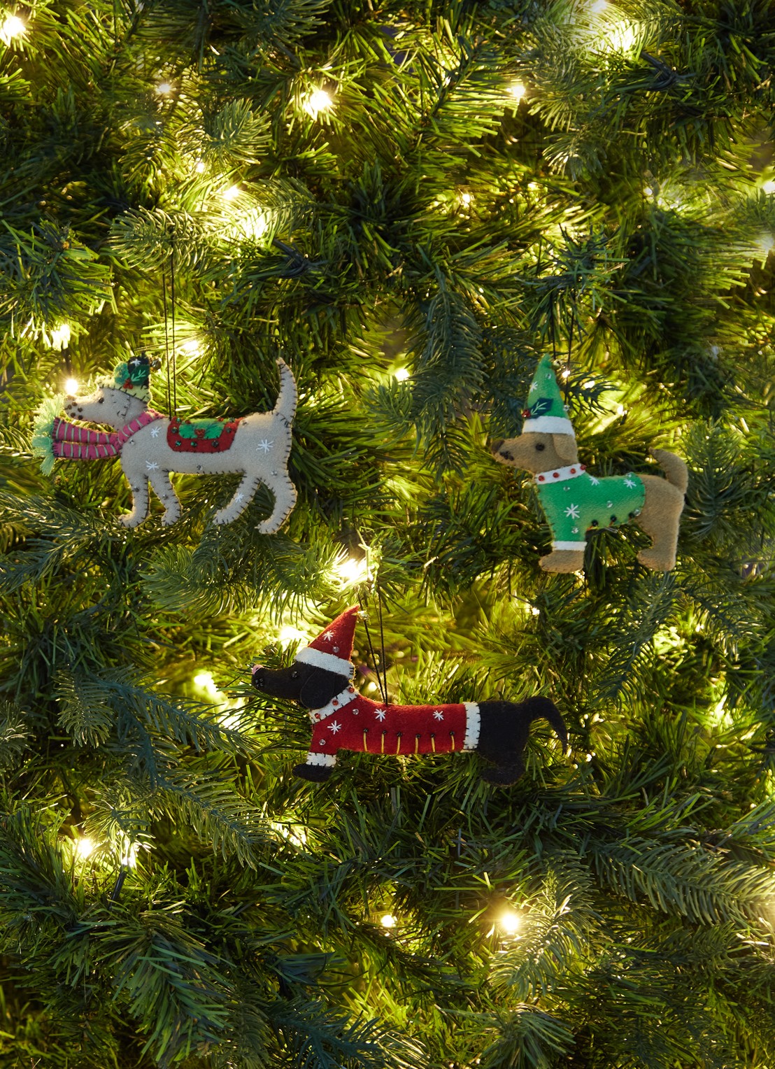 Meander Teckel met trui en kerstmuts kersthanger 10 cm - voorkant 3 rood